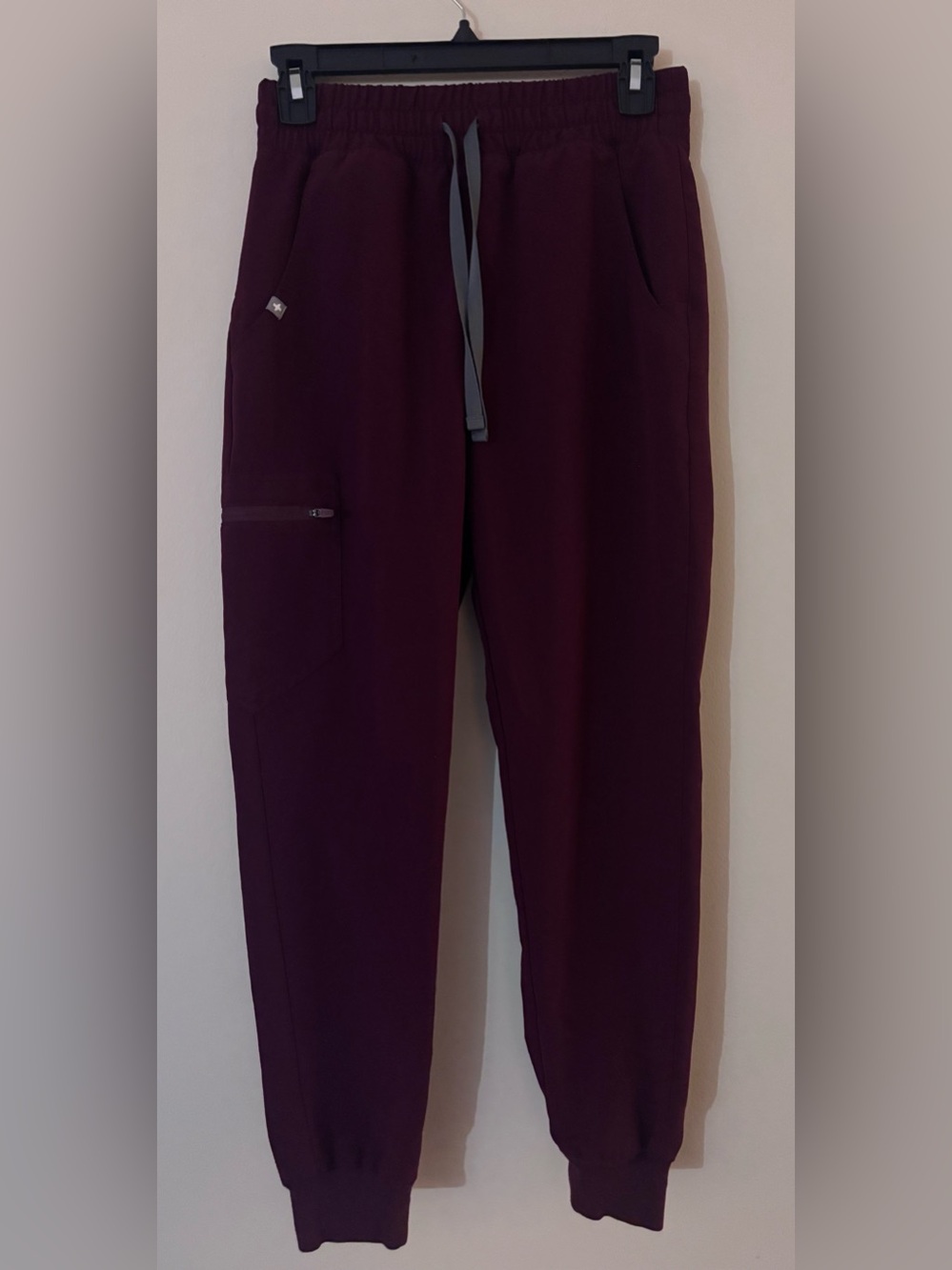 FIGS Zamora Jogger Scrub Pants Burgundy XS Petite Technical Collection